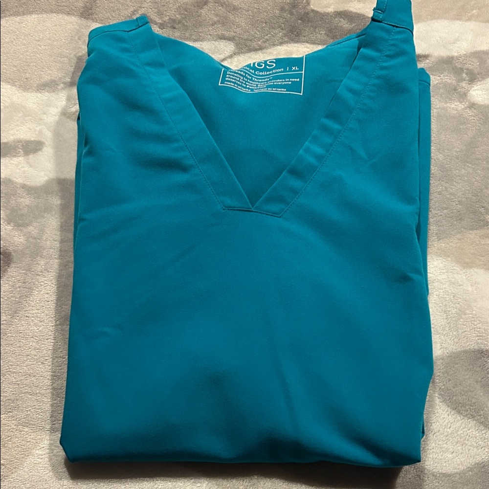 Women’s Figs scrub top